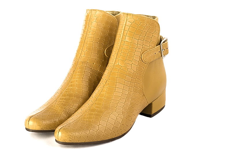 Mustard yellow women's ankle boots with buckles at the back. Round toe. Low block heels. Front view - Florence KOOIJMAN